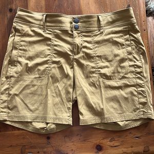 PrAna Ravenna women’s Short in a vintage khaki size 6